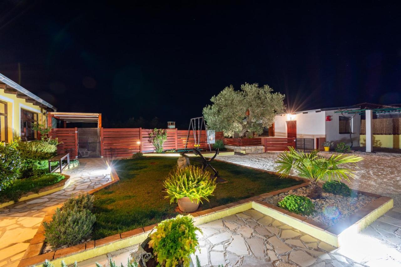House 1119 Villa Muntic Exterior photo