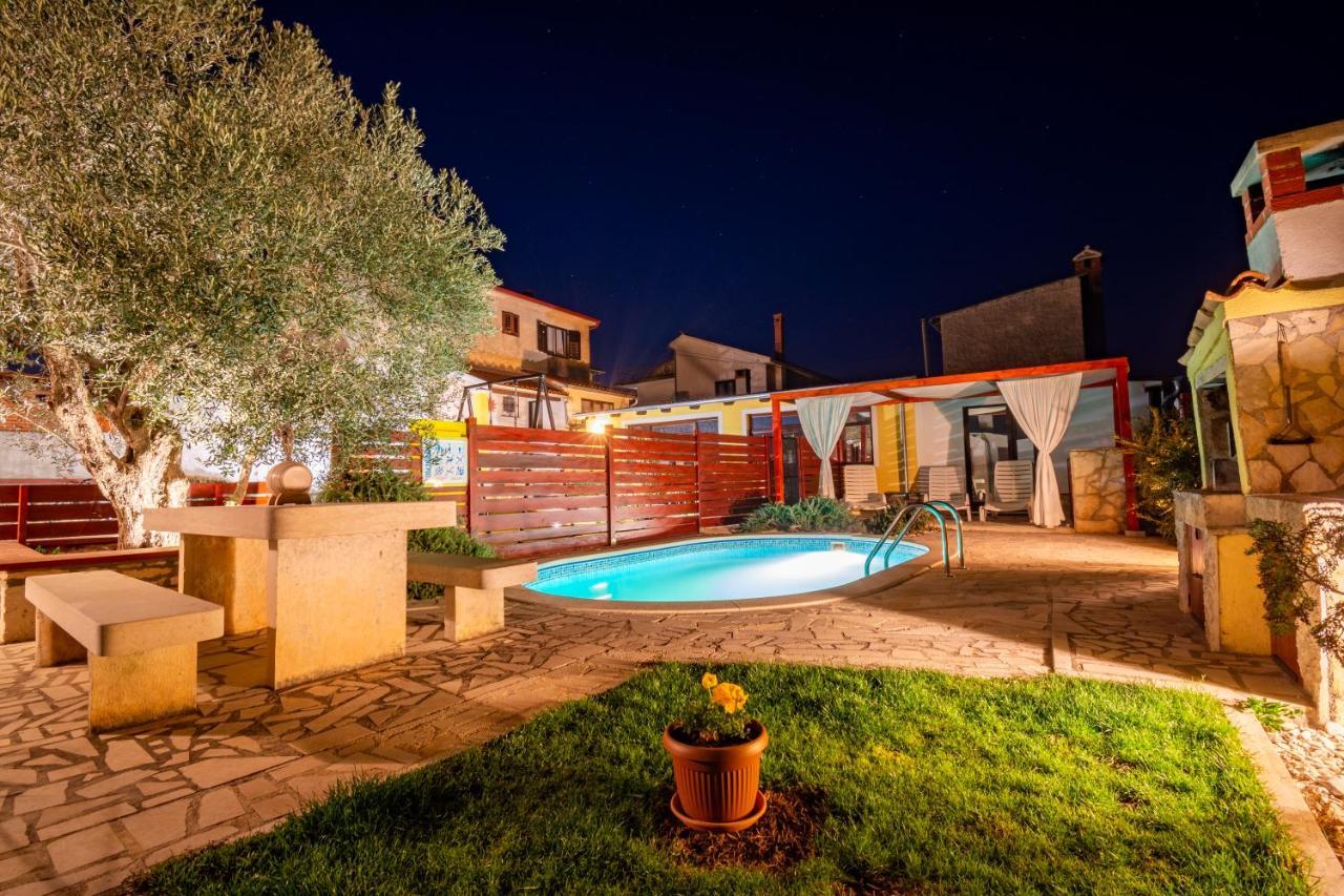 House 1119 Villa Muntic Exterior photo